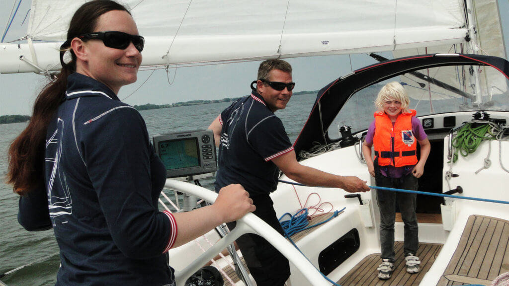 Familien segeln zu den Störtebeker Festspielen. Ein Abenteuer für die ganze Familie.