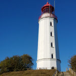 Der Leuchtturm ist unser Begleiter beim segeln rund Hiddensee.